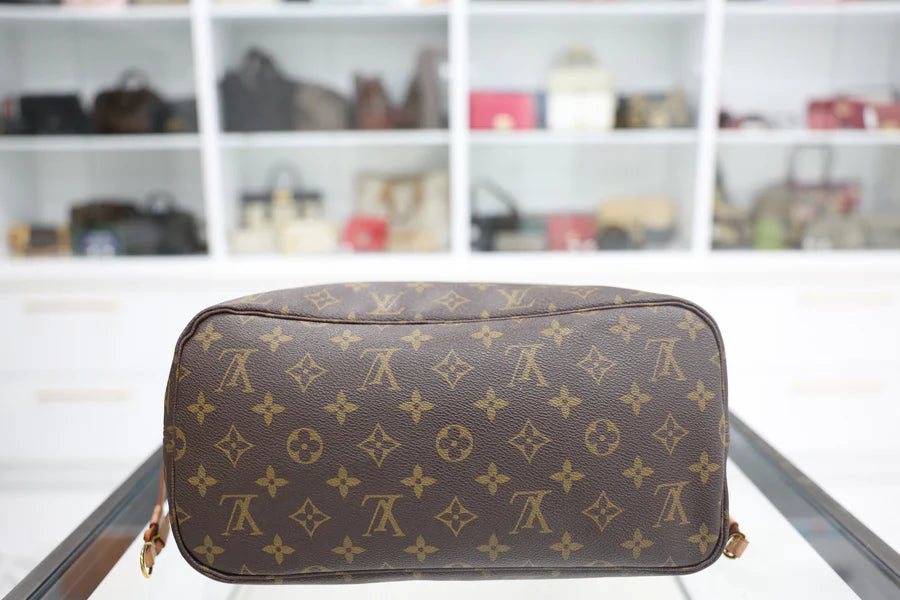 Louis Vuitton Neverfull MM Handbag