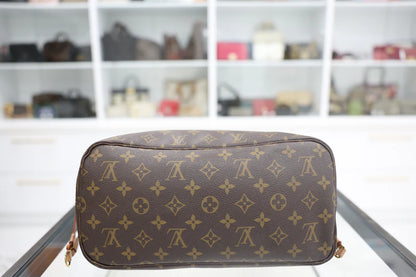 Louis Vuitton Neverfull MM Handbag