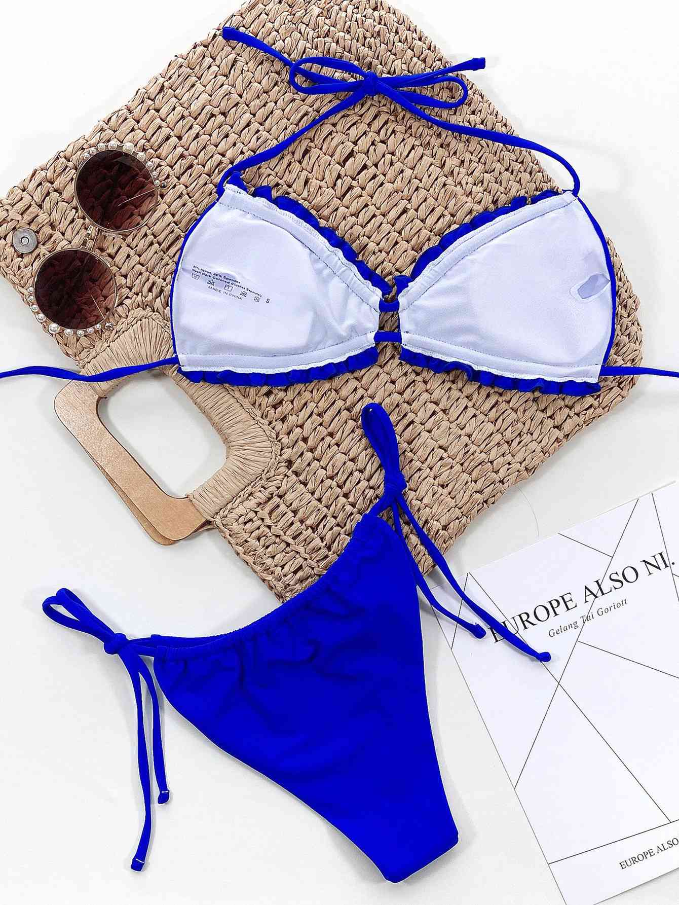 Conjunto de bikini con cuello halter y detalle de volantes