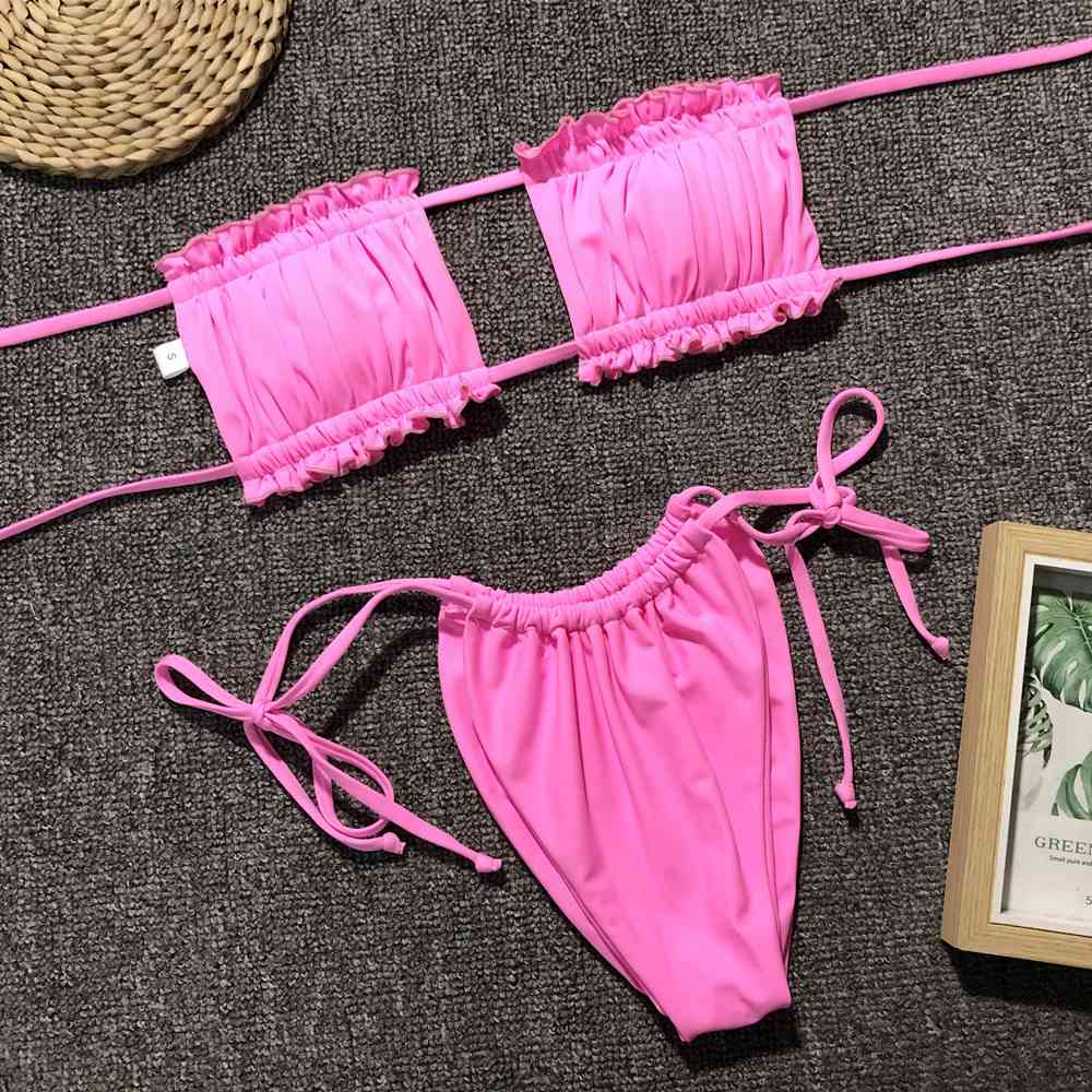 Conjunto de bikini fruncido con ribete de volantes